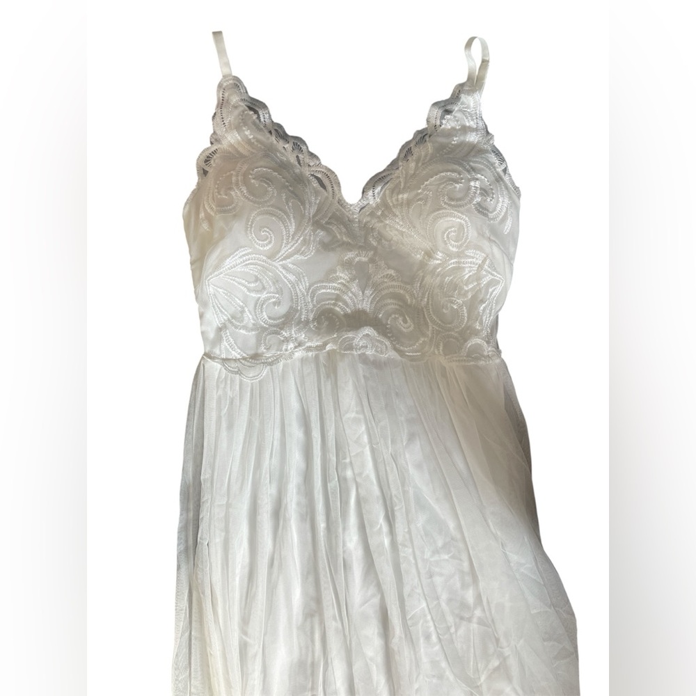 Fashion Nova White Lace Bodice Maxi Dress with Sheer Skirt - Picture 4 of 5